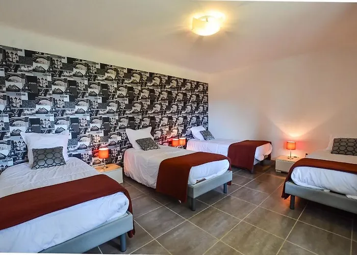 Prázdninový dům Le Chateau Do, 16 Peoples, 7 Bedrooms, Pool Biars-sur-Cère