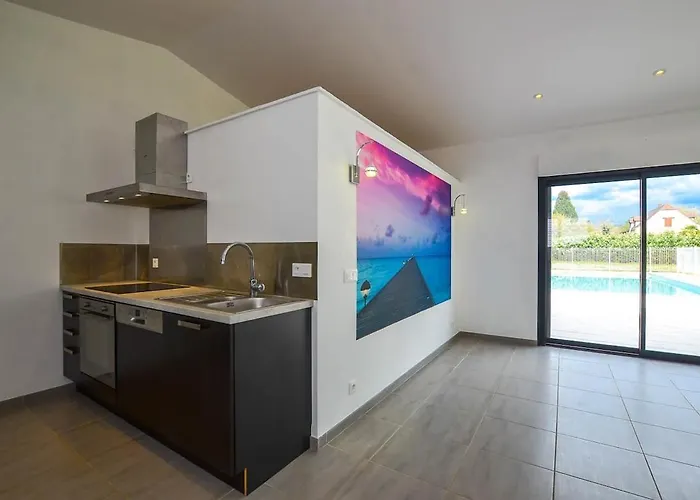 Prázdninový dům Le Chateau Do, 16 Peoples, 7 Bedrooms, Pool