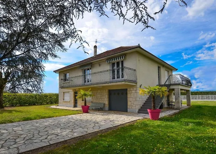 Le Chateau Do, 16 Peoples, 7 Bedrooms, Pool Prázdninový dům Biars-sur-Cère
