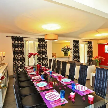 Le Chateau Do, 16 Peoples, 7 Bedrooms, Pool Holiday home Biars-sur-Cere